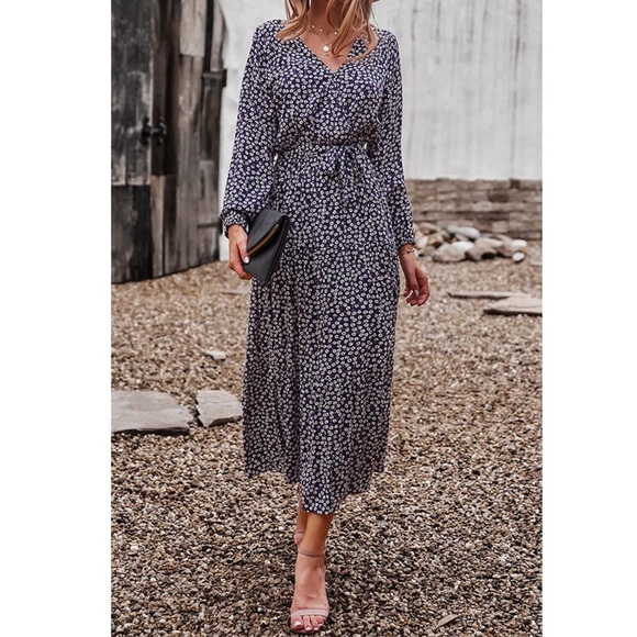 BTFBM Dresses & Skirts - EUC Women’s size small navy, pink & white faux wrap midi dress with sleeves